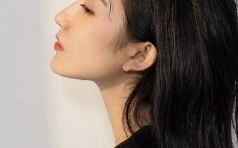 趁我们头脑发热我们要不顾一切(冬日暖洋洋的好看的女生头像)
