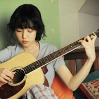 眯着眼睛单曲循环心里想念(甜蜜幸福情侣头像一对)