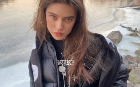 五颜六色的生活不能乱七八糟的过(很飒又很A的欧美女神头像最新)