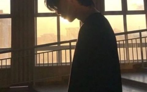 揣着一口袋的开心满载而归(男生头像ins高级质感很帅气)