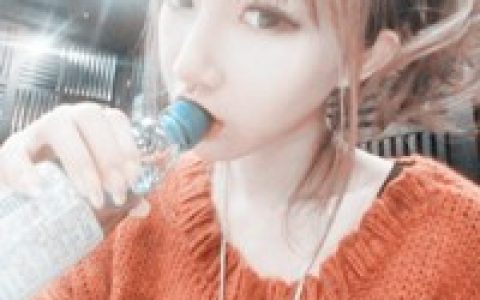 最新的阿宝色情侣头像一左一右(阿宝色的唯美头像情侣)