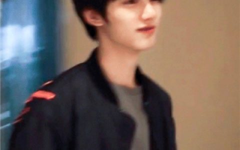 心声不能抵达怎么付出都是偏差(丁程鑫氛围感头像超帅超有魅力)