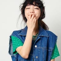 可以笑的很灿烂哭得很疯狂的漂亮美女_唯美可爱女生抖阴头像大全